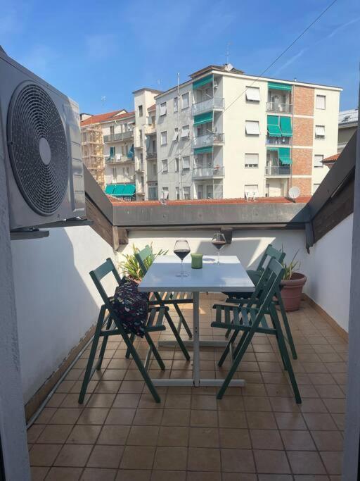 Centro Storico-Mansarda Verde Con Terrazzino E A/C Asti Zewnętrze zdjęcie
