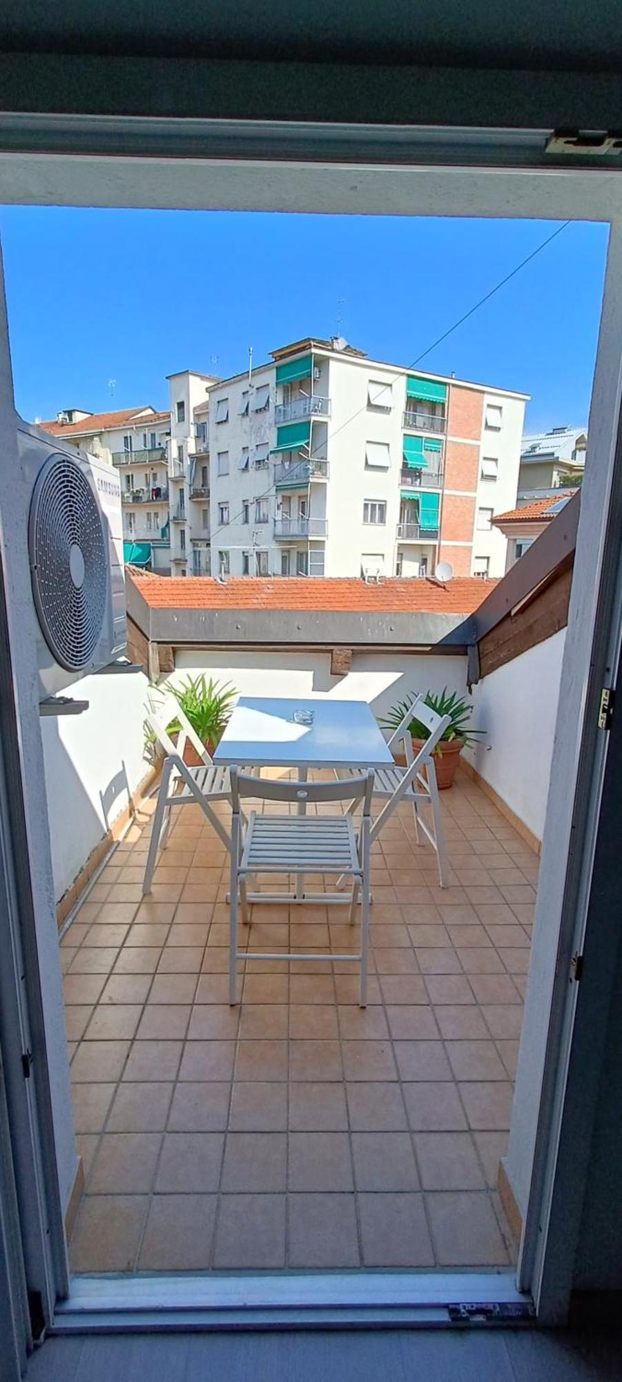 Centro Storico-Mansarda Verde Con Terrazzino E A/C Asti Zewnętrze zdjęcie
